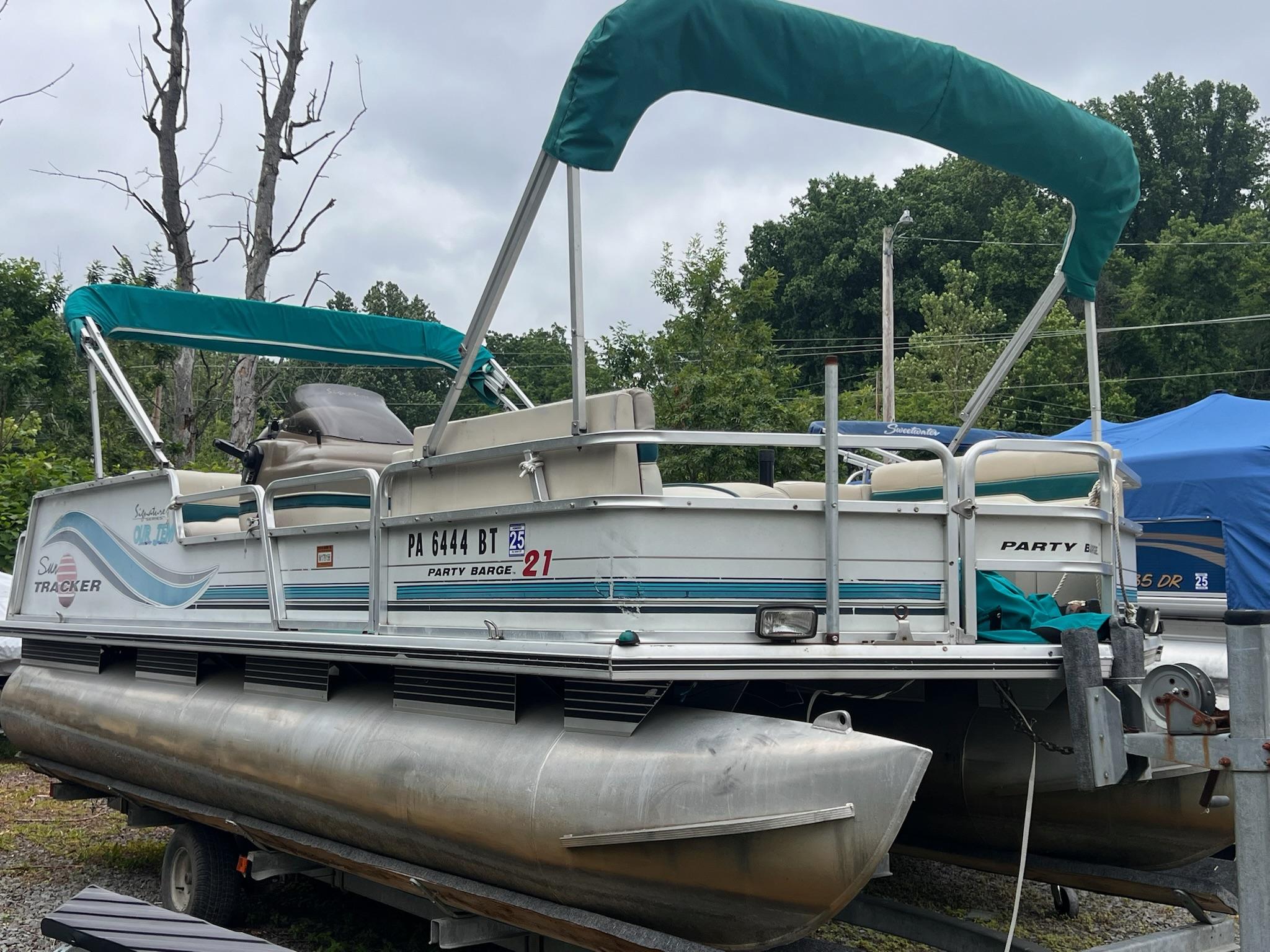 1997 Sun Tracker 21 Party Barge