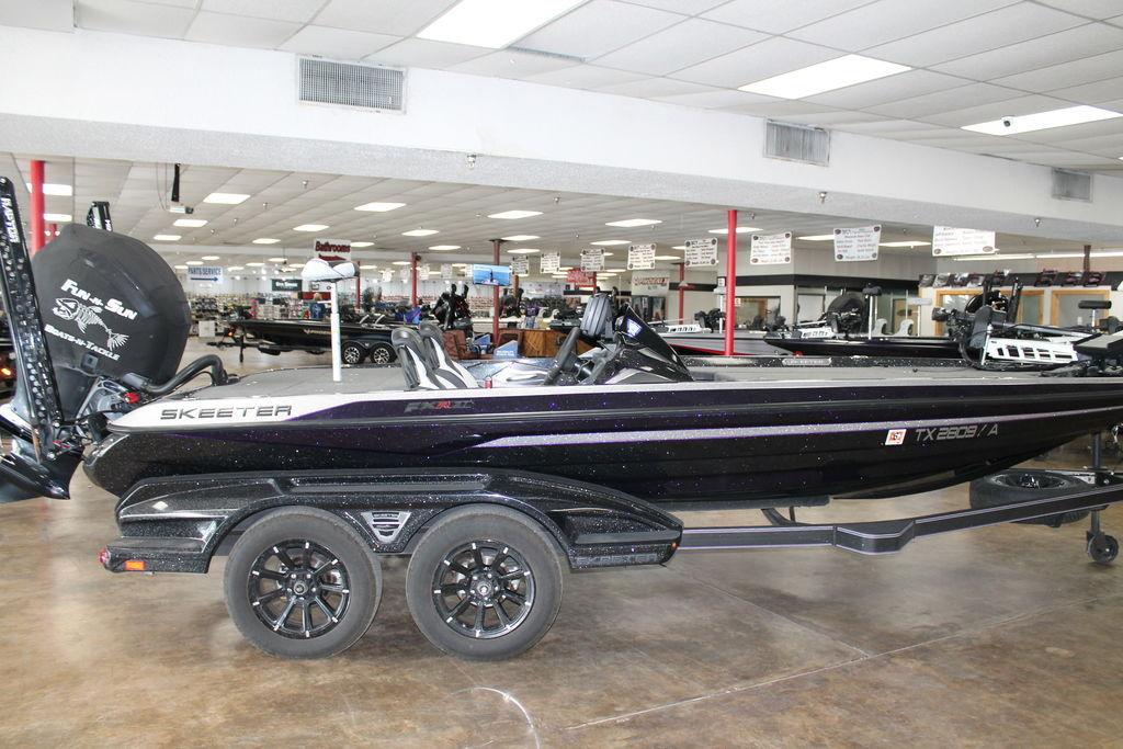 Skeeter FXR21L 2025 Skeeter FXR21L boat displayed indoors on a trailer.