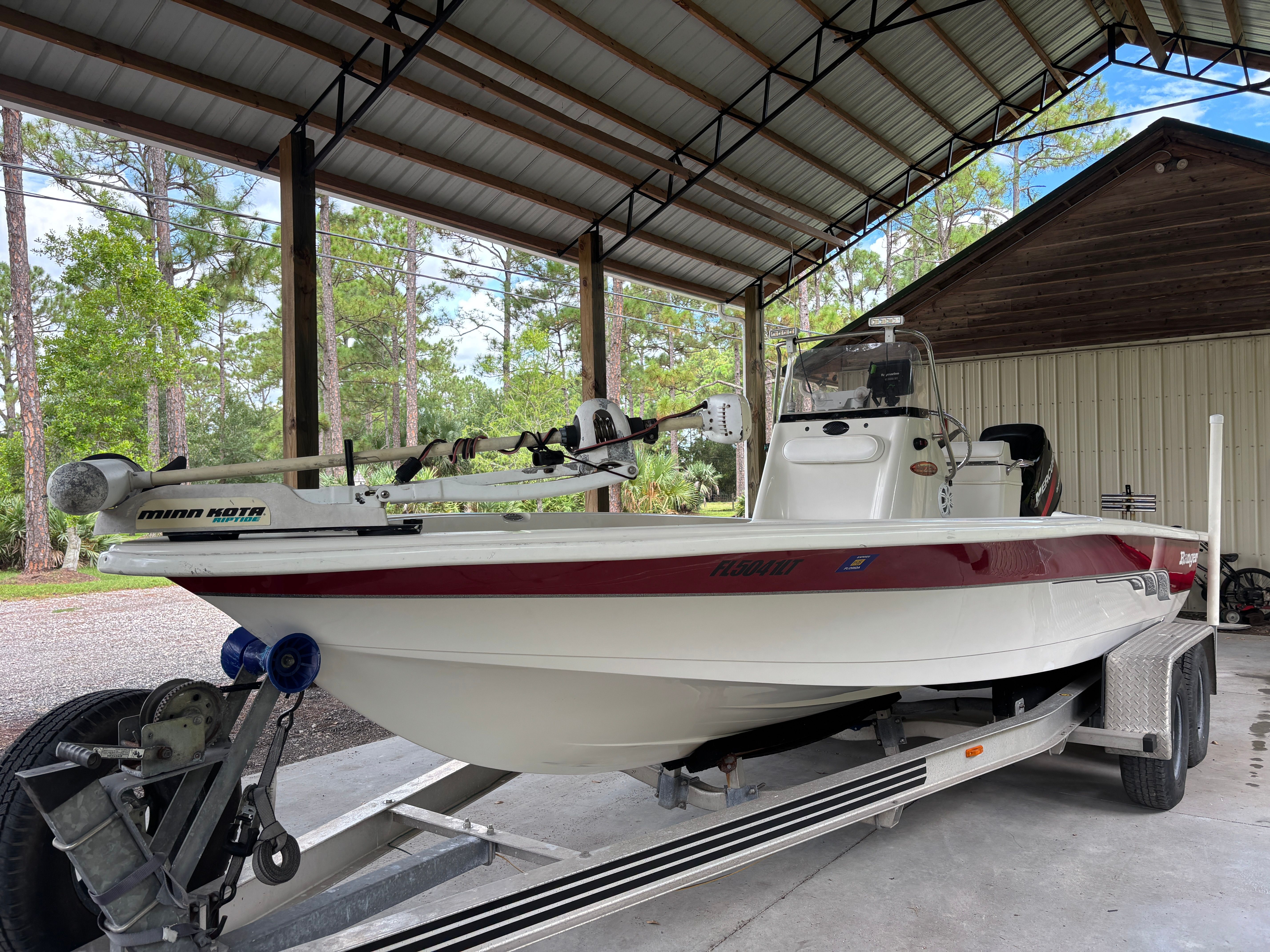 2001 Ranger 2180 Bay Ranger Center Console