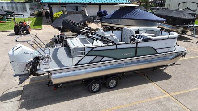 2026 Crest Conquest 230 Tritoon