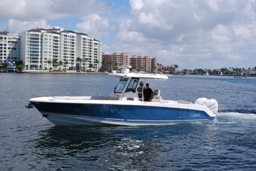 2017 Boston Whaler 330 Outrage