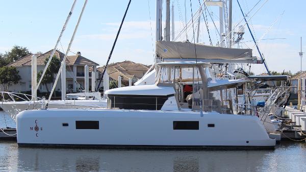 Lagoon 42 2022 Lagoon 42 catamaran docked at marina, featuring sleek design and modern amenities.