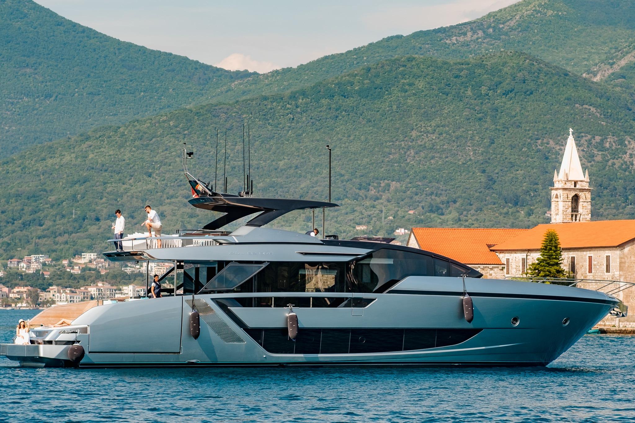 2022 Riva 82' Diva