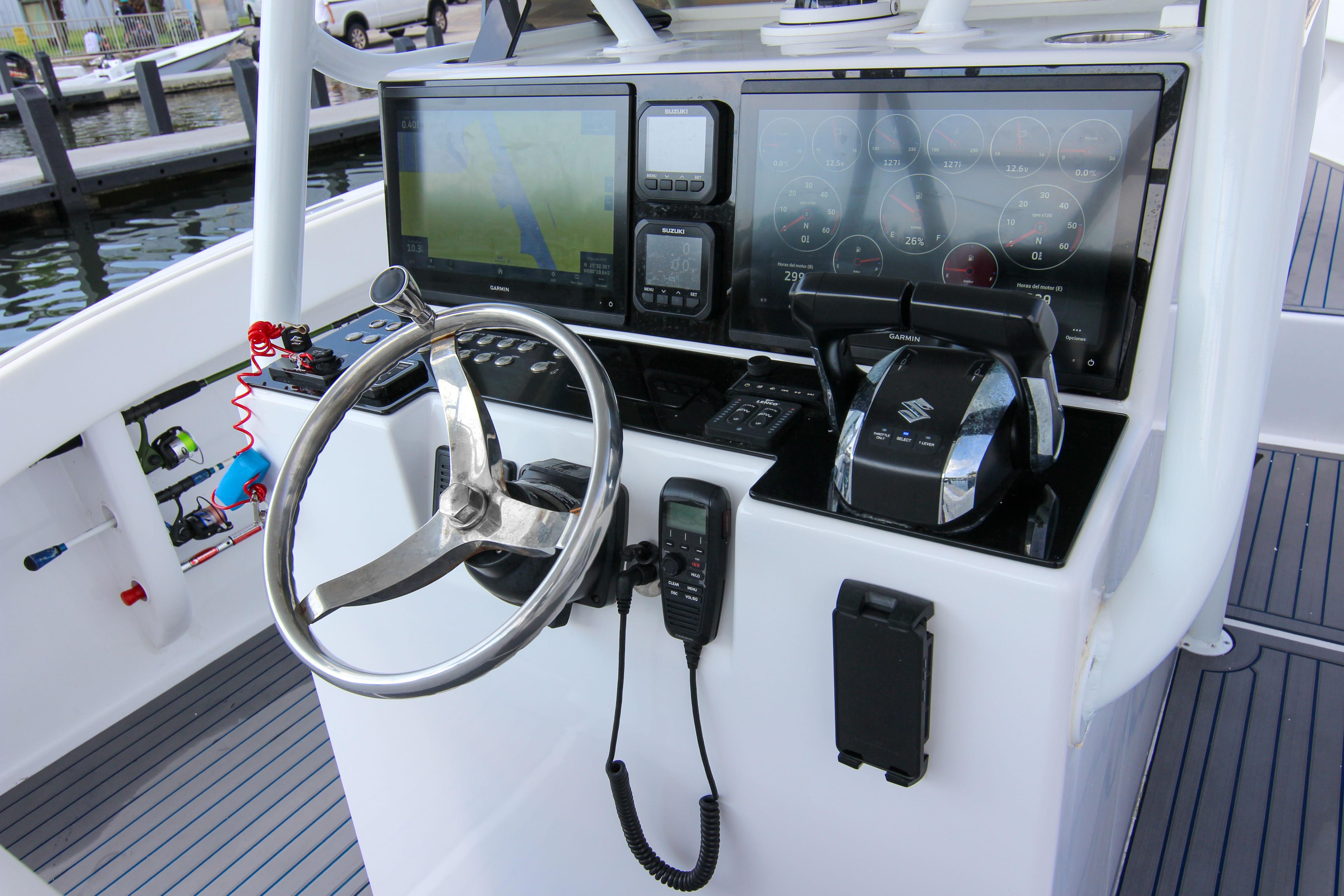 1996 Ocean Master 31 Center Console