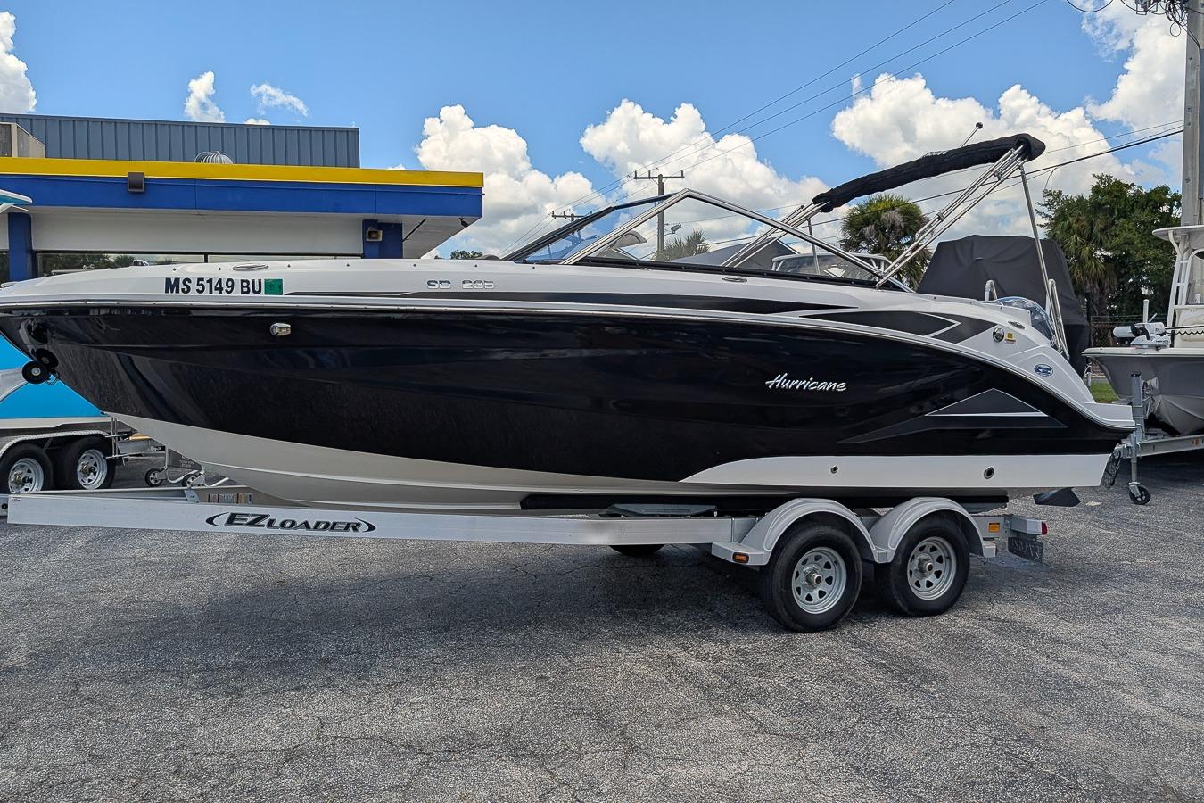 2023 Hurricane SunDeck 235 OB