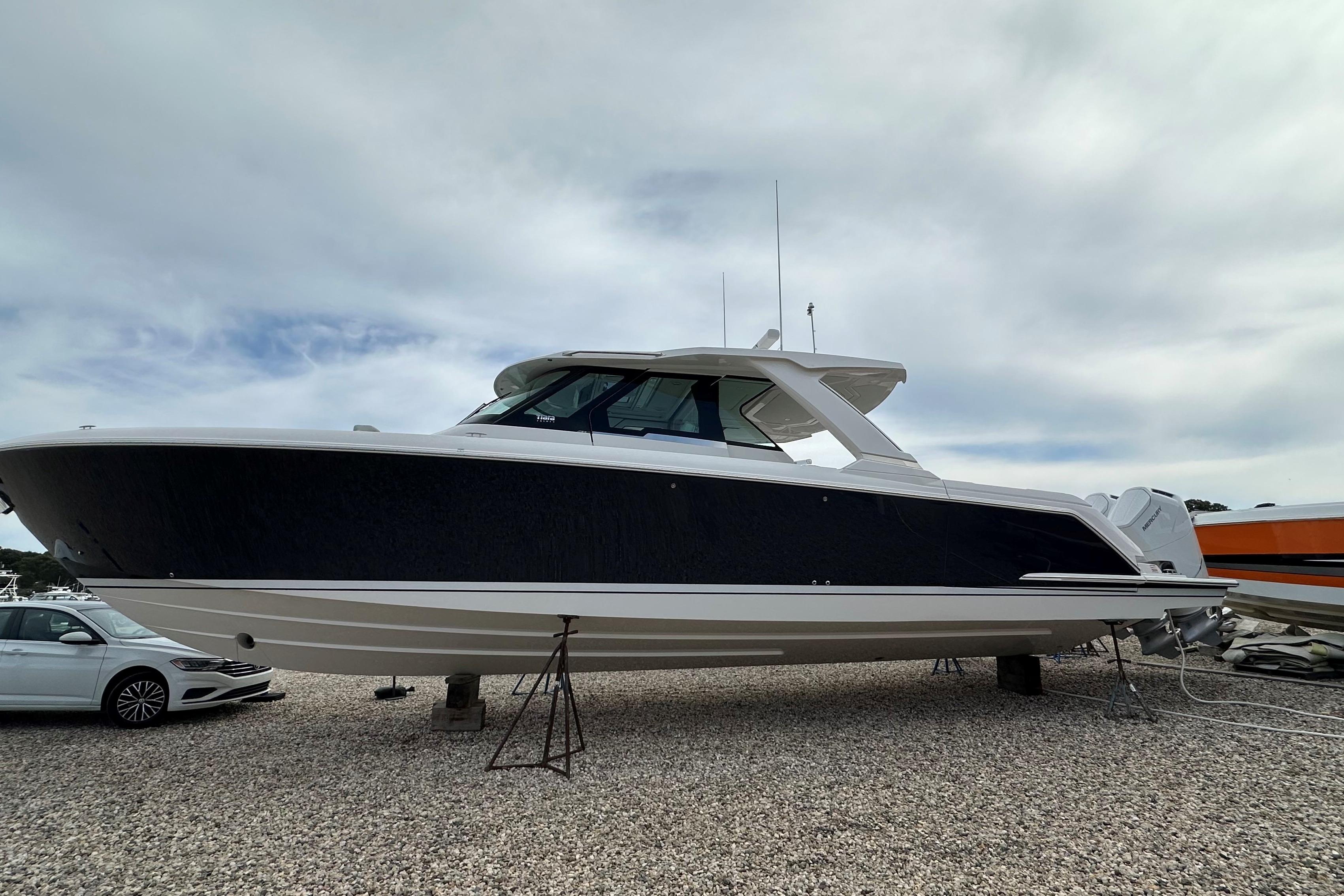 2026 Tiara Yachts 48 LS