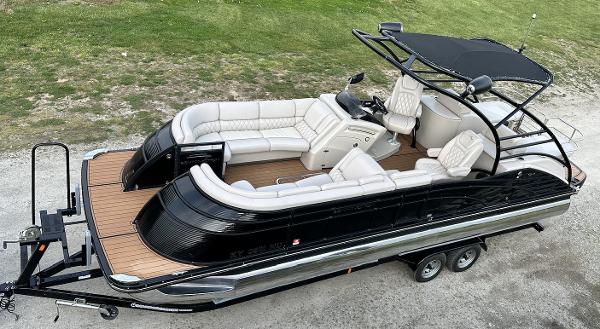 Bennington 2550 QSR 2014 Bennington 2550 QSR pontoon boat on trailer, black exterior, beige interior.