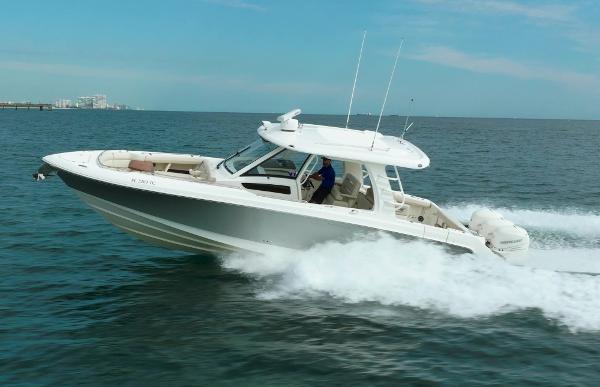 Boston Whaler 350 Realm 2019 Boston Whaler 350 Realm cruising on open water.