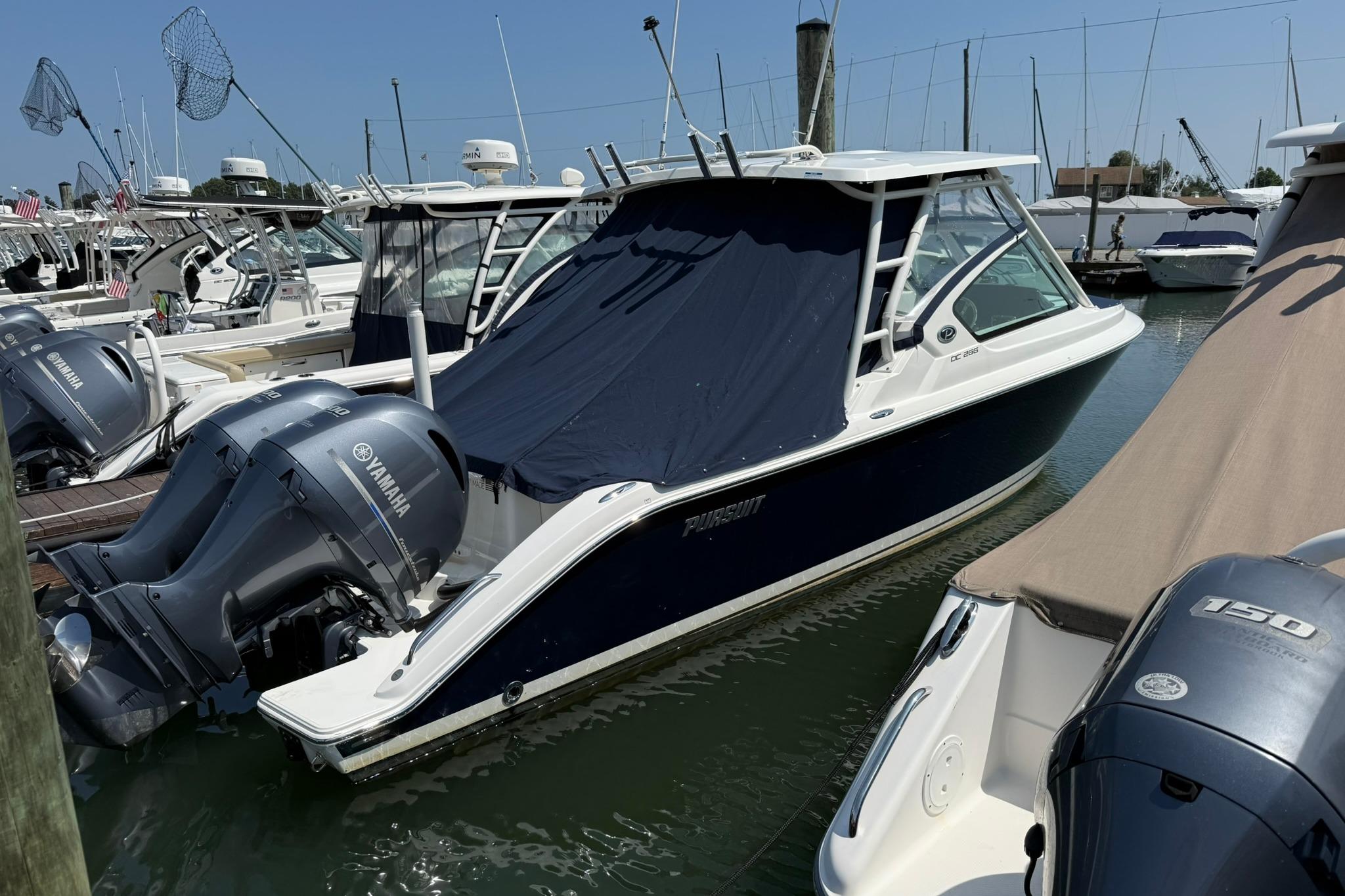 2023 Pursuit DC 266 Dual Console