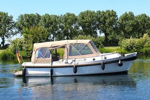 Intercruiser 27 Cabin 2018 Intercruiser 27 Cabin boat on a serene river with lush greenery.