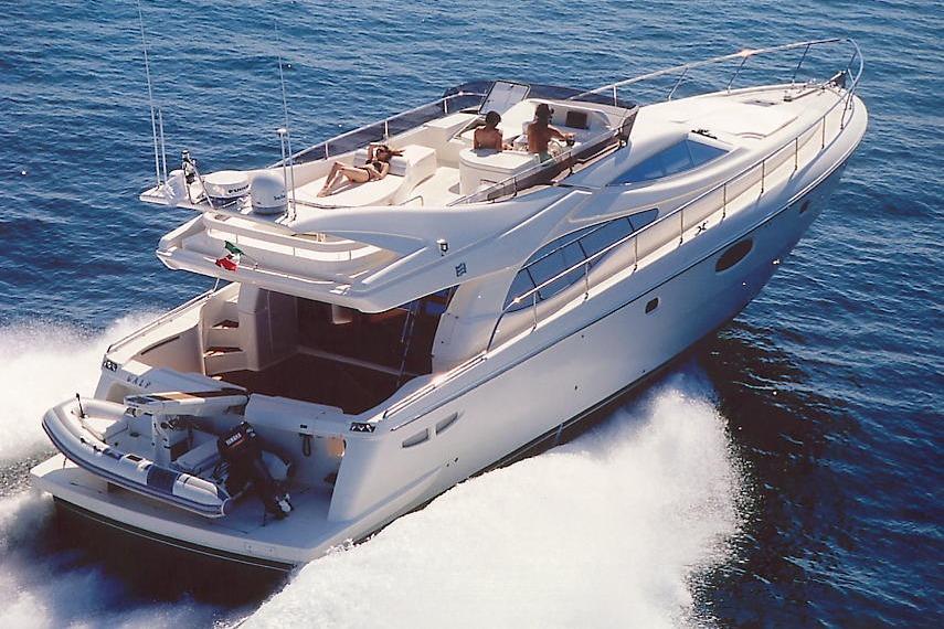 2004 Ferretti Yachts 590