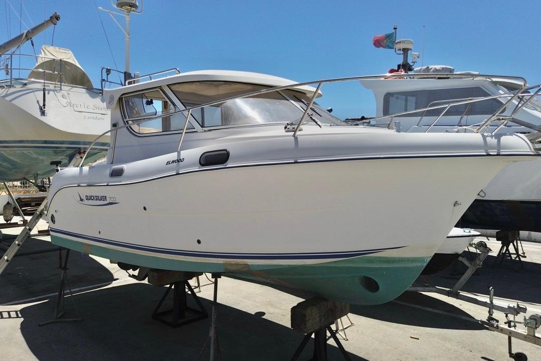 2004 Quicksilver 700 Weekend