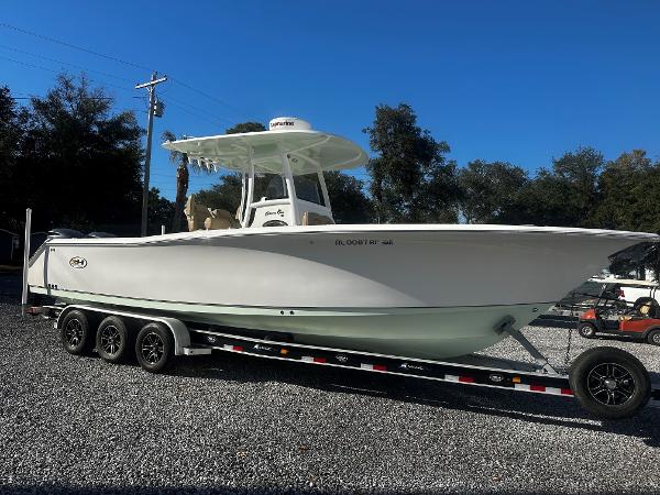 2014 Sea Hunt Gamefish 30 Coffin Box