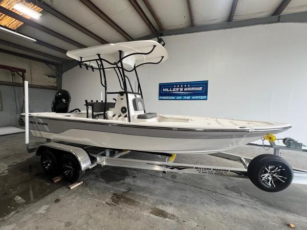 Sea Born FX 21 BAY 2024 Sea Born FX 21 BAY boat on trailer in showroom.