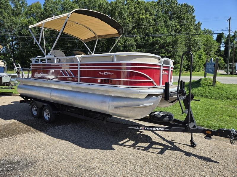 2023 Sun Tracker Party Barge 20 DLX