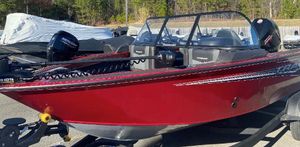 Tracker Targa V-19 WT 2024 Tracker Targa V-19 WT fishing boat in red on a trailer.