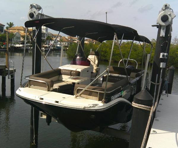 Bayliner Element XR7 2022 Bayliner Element XR7 boat docked at marina with canopy.