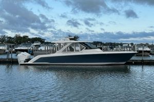 Tiara Yachts 38 LS