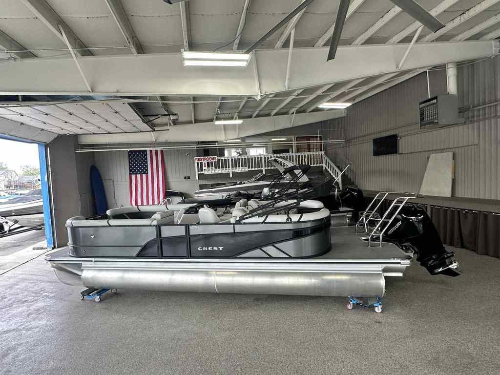 2025 Crest Classic 240 SLC Tritoon