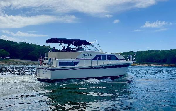 1985 Chris-Craft 381 Catalina