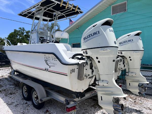 Twin Vee 22 Awesome 22 Center Console 2020 SUZUKI 140s Twin Vee 22 Center Console boat with Suzuki 140 engines on a trailer.
