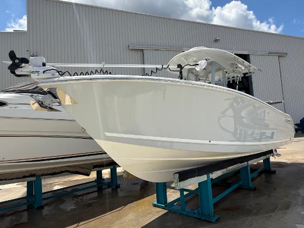 2022 Cobia 280 CC