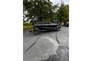Ranger Z520R Ranger Cup Equipped 2024 Ranger Z520R Ranger Cup Equipped boat on trailer in parking lot.