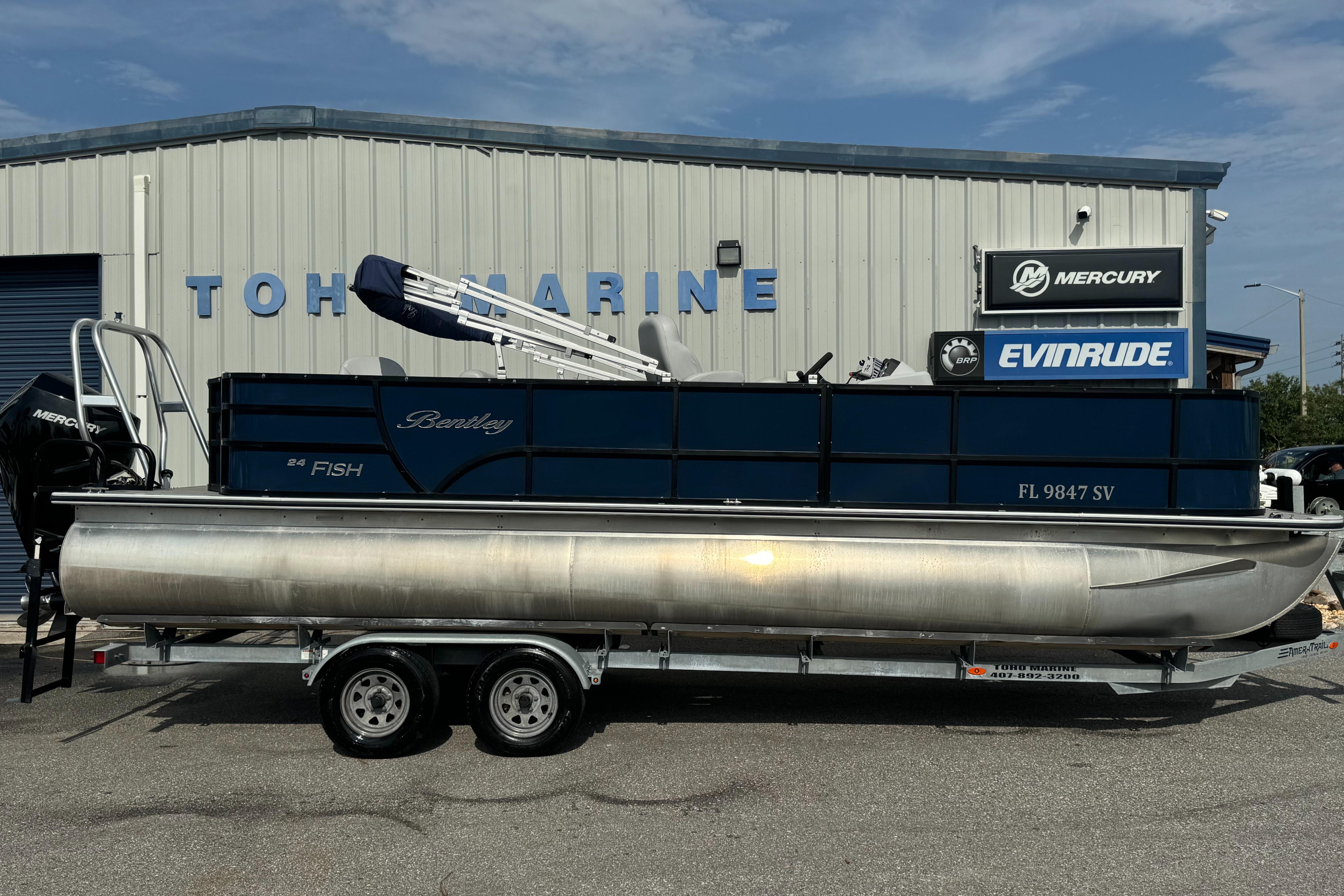 Bentley Pontoons 243 FISH 4PT 2021 Bentley Pontoons 243 FISH 4PT on trailer outside marine dealership.
