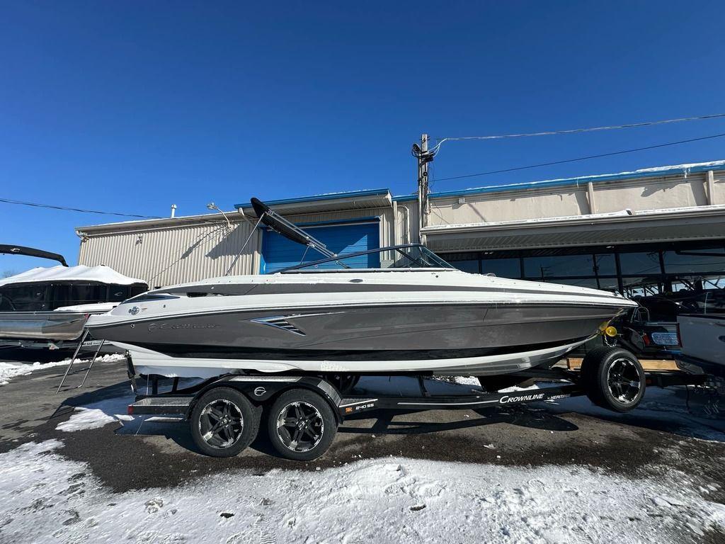 2025 Crownline 240 SS