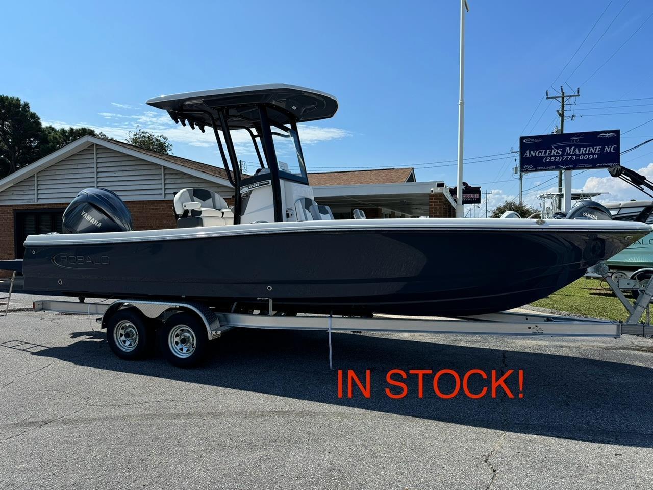 2025 Robalo 246 Cayman