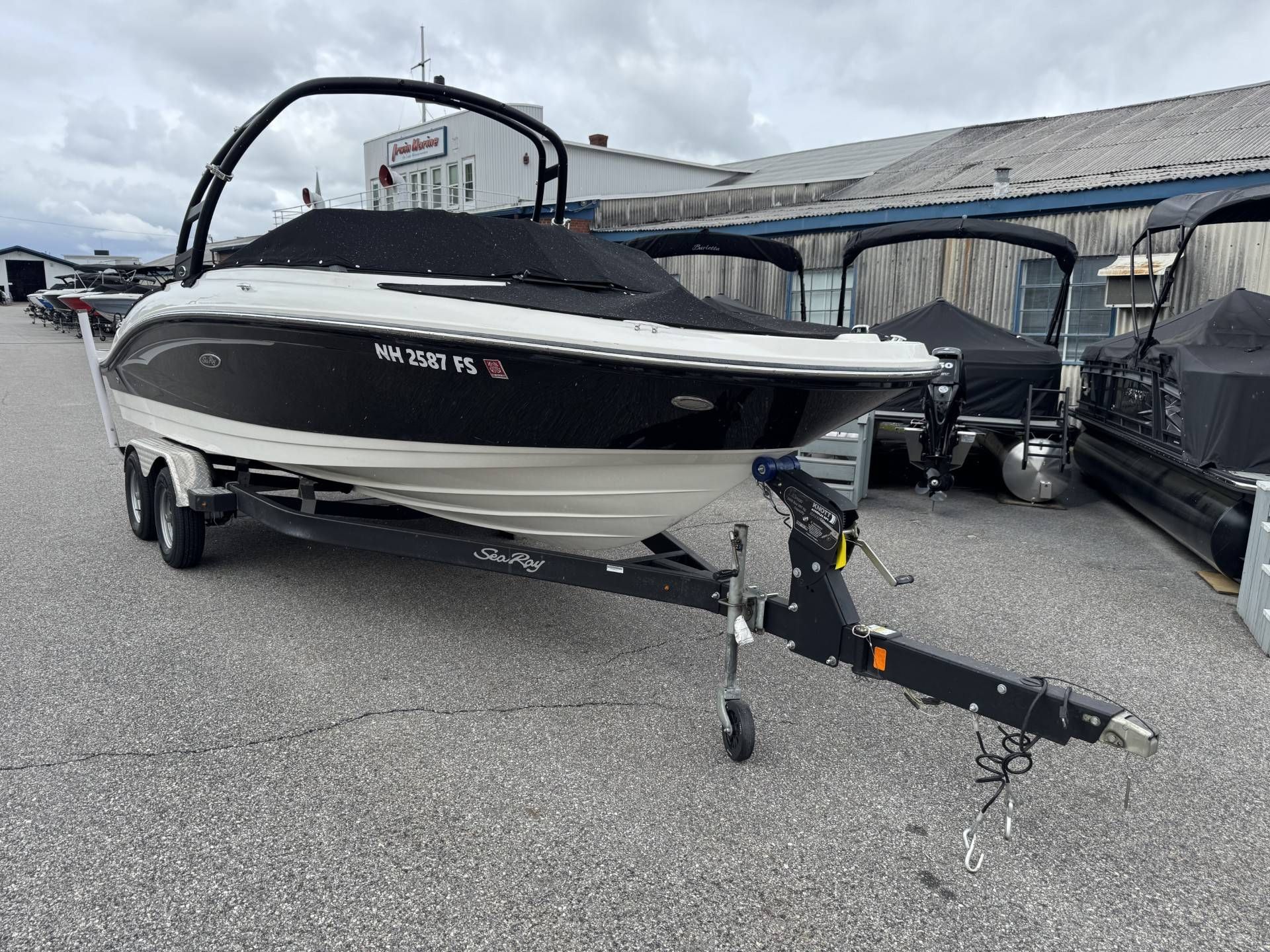 Sea Ray SPX 210