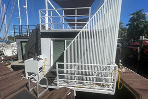 Modern Struktures MS400 Modern Struktures MS400 houseboat with rooftop deck and dockside view, 2023 model.