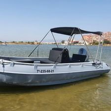 Whaly Whaly 500R PRO 2025 Whaly 500R PRO boat with canopy on calm water, urban backdrop.