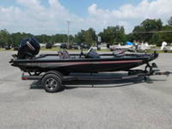Ranger RT178C 2024 Ranger RT178C fishing boat on trailer in parking lot.