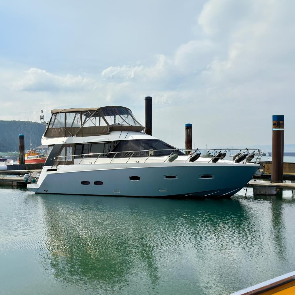 2011 Sealine F46