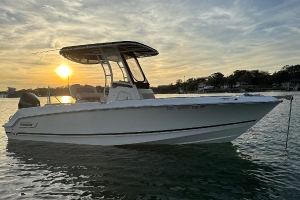 2019 Boston Whaler 230 Outrage