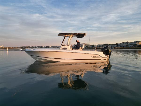 2019 Boston Whaler 230 Outrage