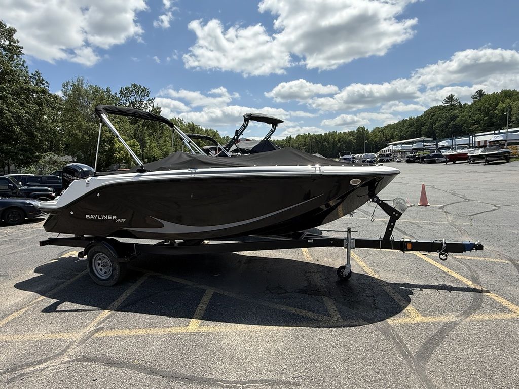 2024 Bayliner M19