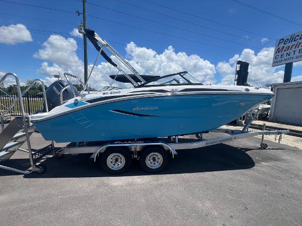 2025 Hurricane SunDeck Sport 2050 OB