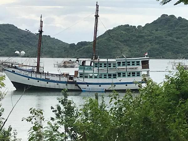 Phinisi Phinisi