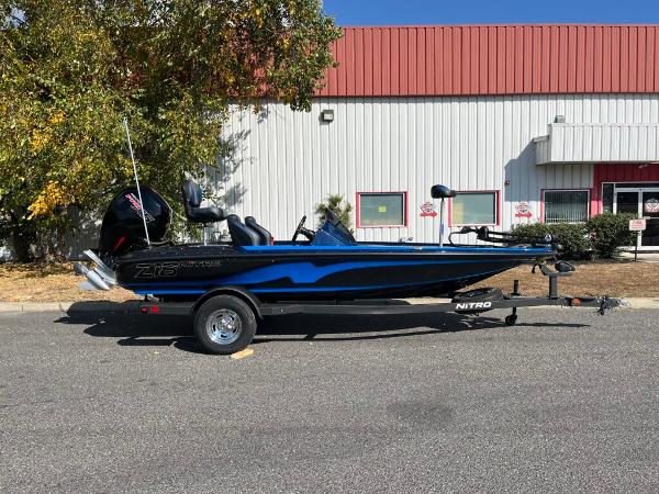 Nitro Z18 2025 Nitro Z18 boat with trailer, parked outdoors near a building.