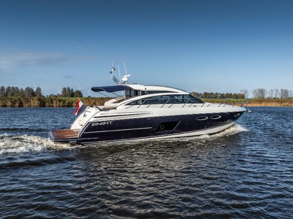 2015 Princess V52