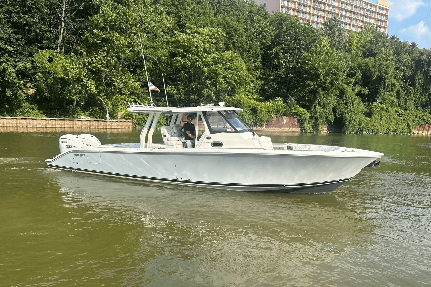 2025 Pursuit S 358