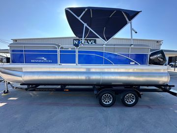 2024 Bennington 22 S STERN RADIUS