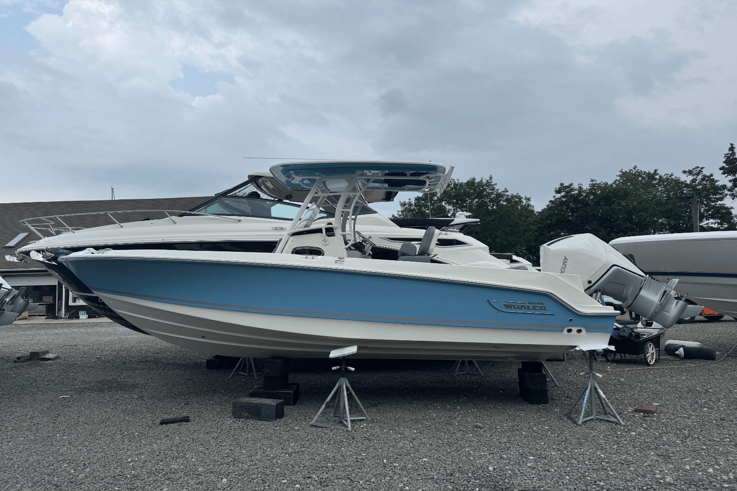 2026 Boston Whaler 230 Outrage