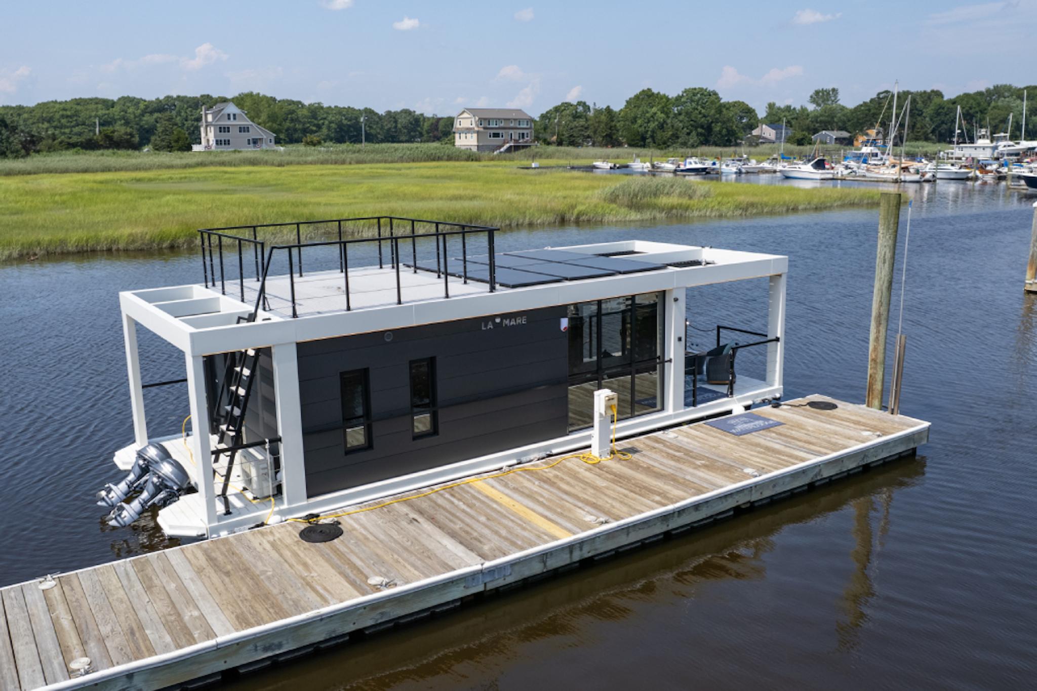 2025 La Mare Houseboat Modern 11