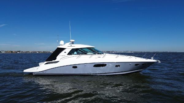 Sea Ray 450 Sundancer 2012 Sea Ray 450 Sundancer yacht cruising on open water.