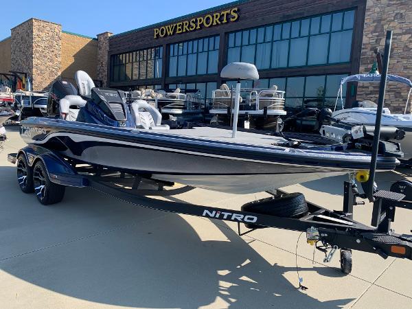 Nitro Z20 2023 Nitro Z20 boat on trailer outside Powersports dealership.