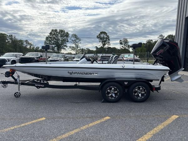 2025 Phoenix 819 ZXL