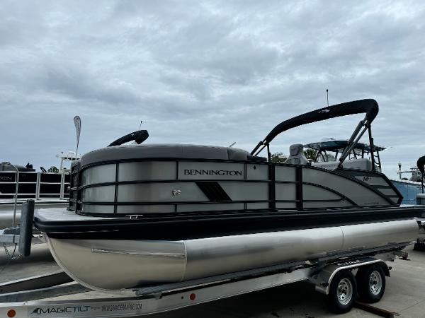 2025 Bennington 22MSB